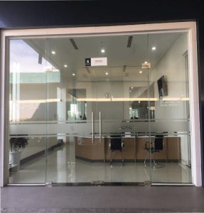 Cửa kính cường lực 5 tấm